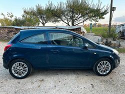 Blau Gebraucht 2011 Opel Corsa Kleinwagen | 2.500 € (Fairer Preis)