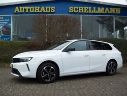 Weiß Gebraucht 2024 Opel Astra Kombi | 22.370 € (Guter Preis)