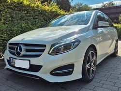 Weiß Gebraucht 2014 Mercedes B180 Edition Van / Kleinbus | 13.000 € (Fairer Preis)
