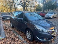 Grau Gebraucht 2015 Opel Meriva Innovation Van / Kleinbus | 6.499 € (Guter Preis)