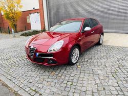 Grau Gebraucht 2011 Alfa Romeo Giulietta Limousine | 3.990 €