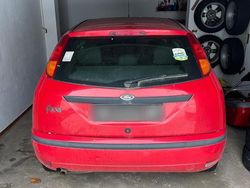 Rot Gebraucht 2004 Ford Focus Kleinwagen | 650 € (Superpreis)