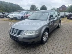 Grau Gebraucht 2002 VW Passat Comfortline Limousine | 1.300 € (Superpreis)
