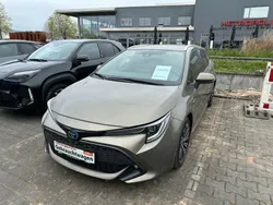 Manganbronze metallic Gebraucht 2020 Toyota Corolla Team Kombi | 21.990 € (Fairer Preis)