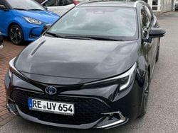 Black mica / ink Gebraucht 2023 Toyota Corolla Hybrid Team Kombi | 33.900 €