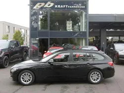 Blacksapphiremetallic Gebraucht 2018 BMW 320 Kombi | 16.450 € (Fairer Preis)
