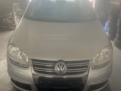 Silber Gebraucht 2010 VW Jetta Comfortline Limousine | 5.990 € (Superpreis)