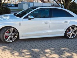 Weiß Gebraucht 2015 Audi S3 Ambiente Limousine | 33.499 €