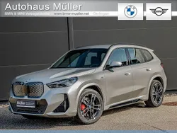 Silber Neu 2025 BMW iX1 Shadowline SUV | 52.490 € (Etwas zu teuer)