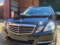 Schwarz Gebraucht 2010 Mercedes E350 Avantgarde Kombi | 8.000 € (Fairer Preis)