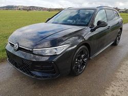 Schwarz Neu 2025 VW Passat R-line Limousine | 47.450 € (Superpreis)