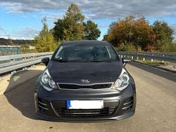 Grau Gebraucht 2016 Kia Rio 2 Limousine | 7.800 € (Fairer Preis)