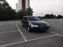 Schwarz Gebraucht 2001 Volvo V40 Kombi | 950 € (Guter Preis)