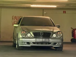 Silber Gebraucht 2000 Mercedes E270 Elegance Limousine | 12.000 €