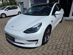Weiß Gebraucht 2021 Tesla Model 3 Standard Range Plus Limousine | 25.942 € (Guter Preis)