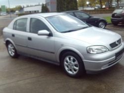 Silber (metallic) Gebraucht 2001 Opel Astra Selection Limousine | 1.095 € (Guter Preis)