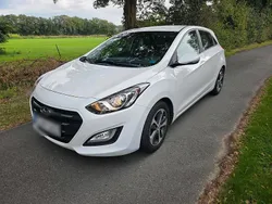 Weiß Gebraucht 2017 Hyundai i30 Limousine | 11.700 € (Guter Preis)