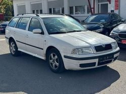 Weiß Gebraucht 2004 Skoda Octavia Ambiente Kombi | 650 € (Guter Preis)