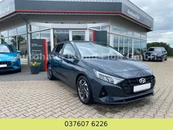 Grau Gebraucht 2023 Hyundai i20 Edition Limousine | 18.990 € (Fairer Preis)