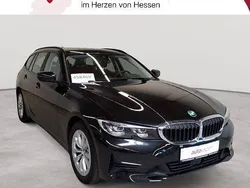 Schwarz Gebraucht 2022 BMW 318 Advantage Kombi | 26.389 € (Guter Preis)