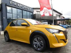 Gelb faro Gebraucht 2022 Peugeot e-208 Active Kleinwagen | 20.300 € (Teuer)
