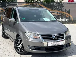 Grau Gebraucht 2010 VW Touran Highline Van / Kleinbus | 7.490 € (Fairer Preis)