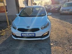 Weiß Gebraucht 2016 Kia Ceed Kleinwagen | 9.990 € (Fairer Preis)