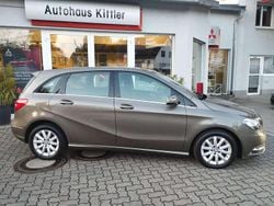 Monolithgrau Gebraucht 2013 Mercedes B200 Van / Kleinbus | 14.850 € (Fairer Preis)