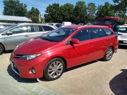 Rot Gebraucht 2014 Toyota Auris Hybrid Kombi | 13.000 € (Fairer Preis)