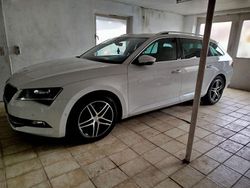 Weiß Gebraucht 2015 Skoda Superb Ambition Kombi | 14.000 € (Fairer Preis)