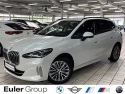 Weiss Gebraucht 2022 BMW 220 Active Tourer Sport Line Van / Kleinbus | 25.977 € (Guter Preis)