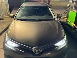 Beige Gebraucht 2017 Toyota Auris Hybrid Kombi | 9.000 € (Guter Preis)