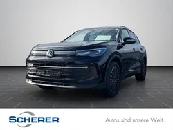 Deep blackperleffekt (metallic) Gebraucht 2024 VW Tiguan Design SUV | 36.590 € (Superpreis)