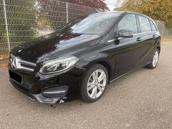 Schwarz Gebraucht 2016 Mercedes B200 Van / Kleinbus | 11.900 € (Fairer Preis)