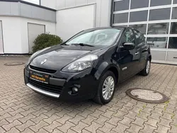 Schwarz Gebraucht 2011 Renault Clio III Dynamique Limousine | 4.690 € (Etwas zu teuer)