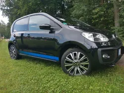 Schwarz Gebraucht 2021 VW up! Active Kleinwagen | 13.100 €