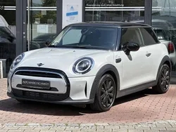White silver metallic Gebraucht 2021 Mini Cooper Classic Kleinwagen | 22.950 € (Fairer Preis)