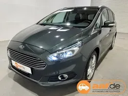 Grau Gebraucht 2018 Ford S-MAX Titanium Van / Kleinbus | 17.948 € (Etwas zu teuer)