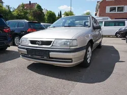 Grau Gebraucht 1993 Opel Vectra Limousine | 3.450 €
