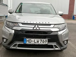 Silber Gebraucht 2019 Mitsubishi Outlander Diamant Edition SUV | 20.490 € (Fairer Preis)