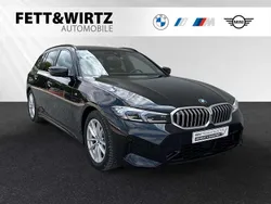 Saphirschwarz metallic Gebraucht 2024 BMW 320 Comfort Edition Kombi | 41.777 € (Fairer Preis)