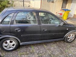 Schwarz Gebraucht 2006 Opel Corsa Kleinwagen | 800 € (Fairer Preis)