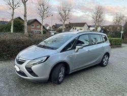 Silber Gebraucht 2016 Opel Zafira Tourer Edition Van / Kleinbus | 7.500 € (Etwas zu teuer)