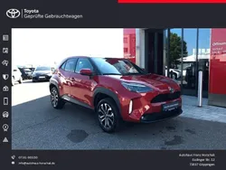 Rot Gebraucht 2022 Toyota Yaris Cross Team SUV | 21.890 €
