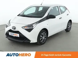 Weiß Gebraucht 2021 Toyota Aygo Business Edition Kleinwagen | 10.500 € (Fairer Preis)