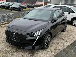 Schwarz Gebraucht 2022 Peugeot e-208 GT Kleinwagen | 22.100 € (Etwas zu teuer)