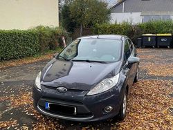 Blau Gebraucht 2011 Ford Fiesta Kleinwagen | 2.600 € (Fairer Preis)
