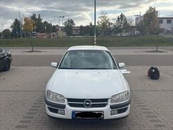 Weiß Gebraucht 1997 Opel Omega Limousine | 1.500 € (Fairer Preis)