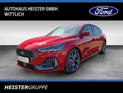 Rot Neu 2024 Ford Focus ST Limousine | 35.450 € (Guter Preis)