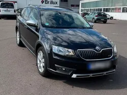 Schwarz Gebraucht 2015 Skoda Octavia Scout Kombi | 12.200 € (Guter Preis)